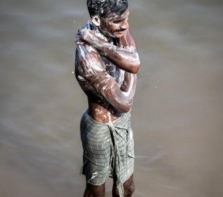 Boy taking bath, Kodanac, Cochin